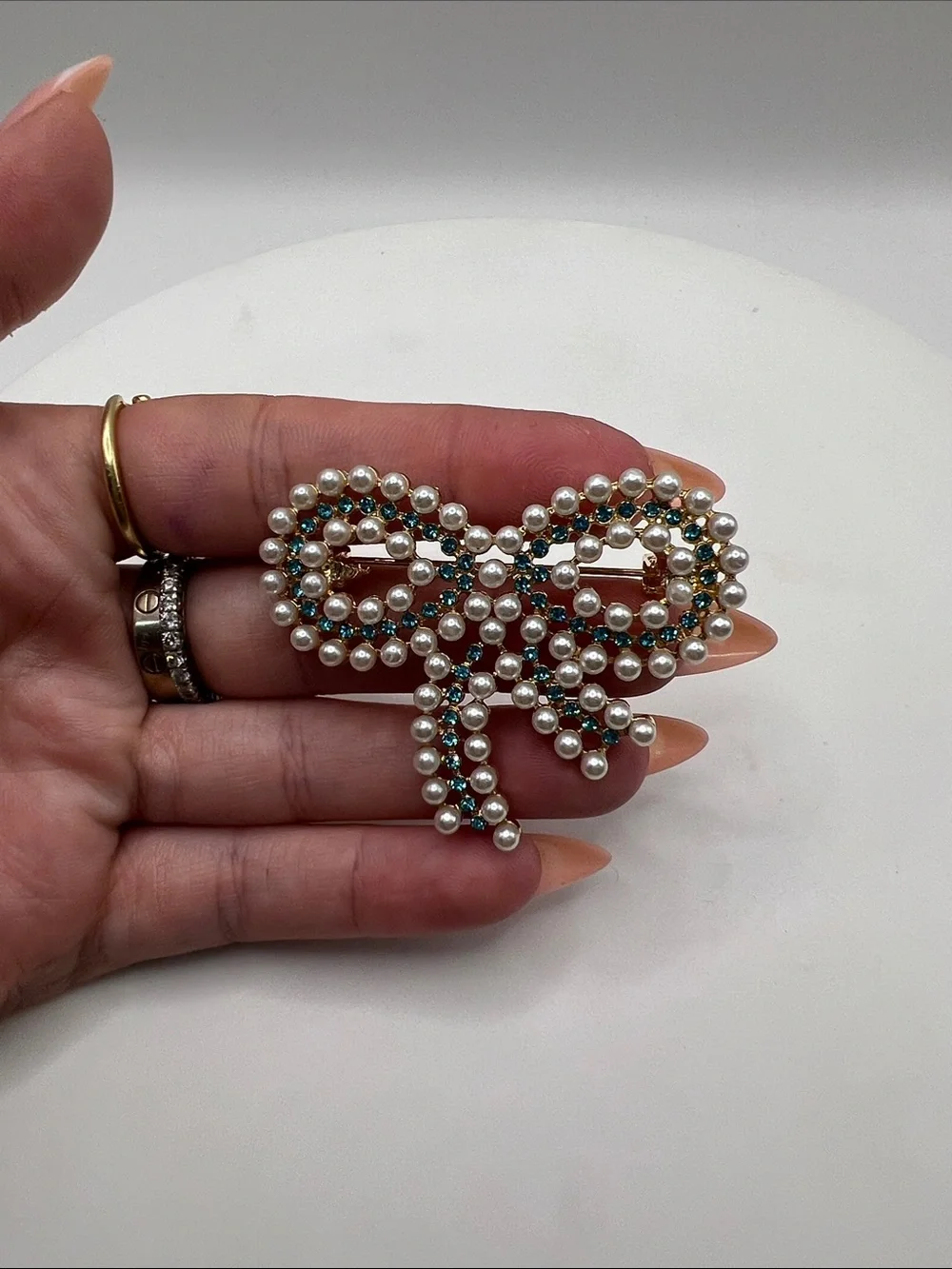 618. Pearl and Teal Bow Brooch
